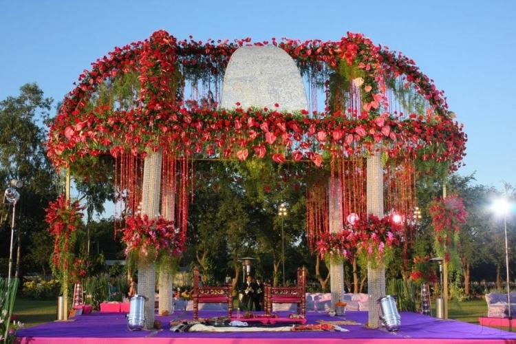 Flower Decoration urvi flower decoration, kalupur, ahmedabad - wedding decorators Flower Decoration urvi flower decoration, kalupur, ahmedabad - wedding decorators