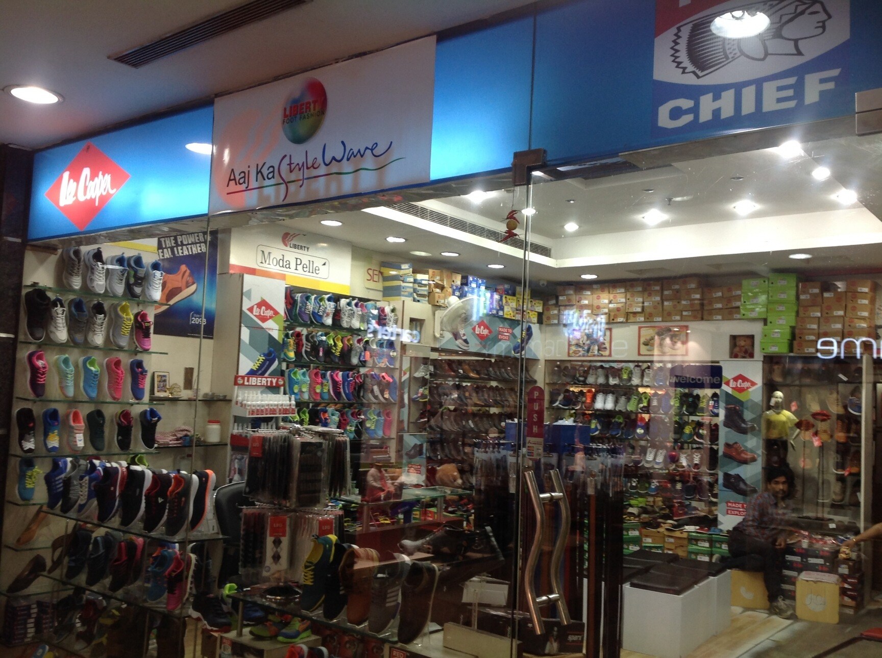 lee cooper showroom in dwarka