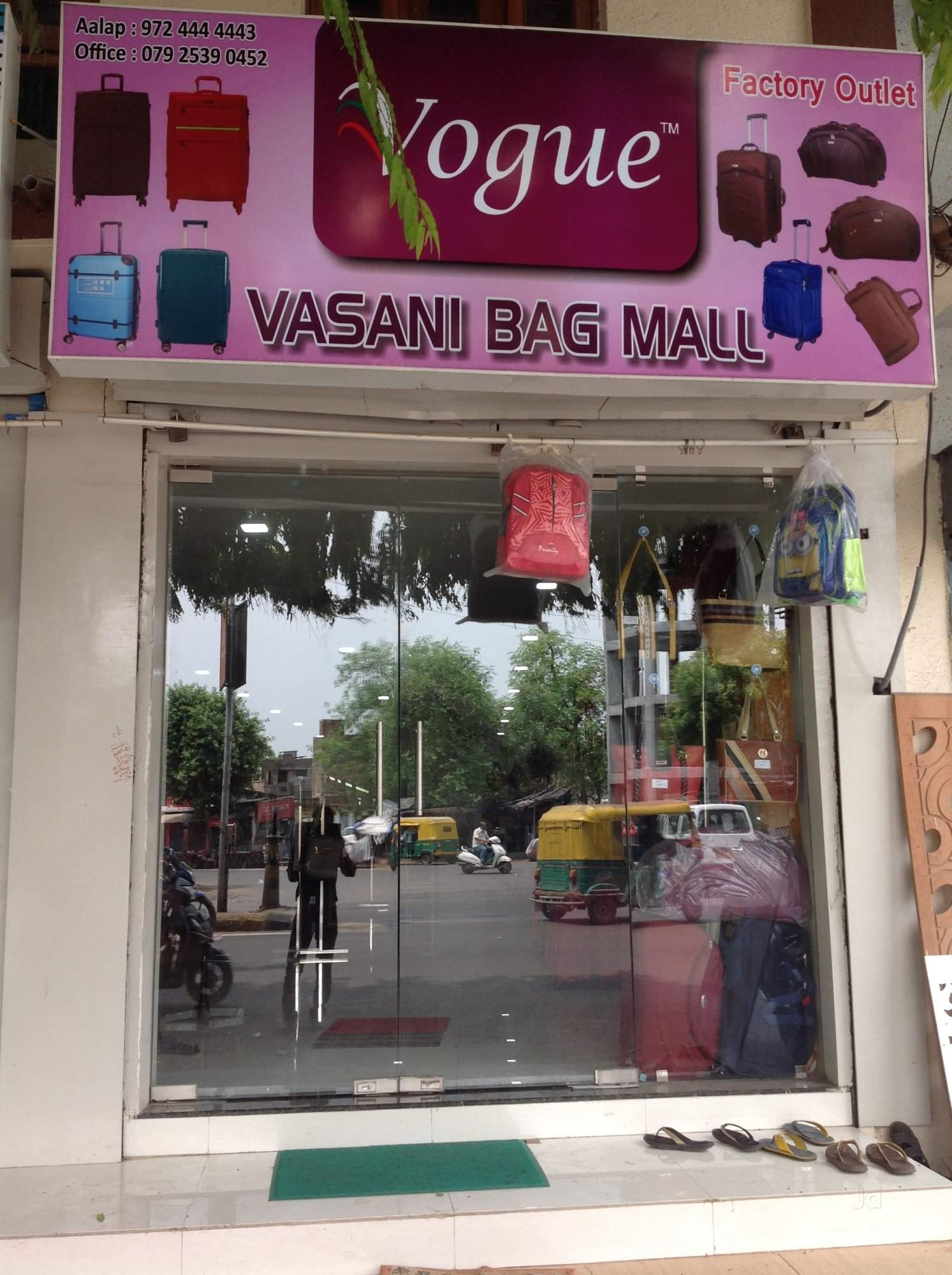 Discover more than 141 bag mall ahmedabad best 3tdesign.edu.vn