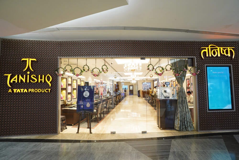 Tata Tanishq Jewellers Tanishq Store In Cp Tanishq In Thaltej