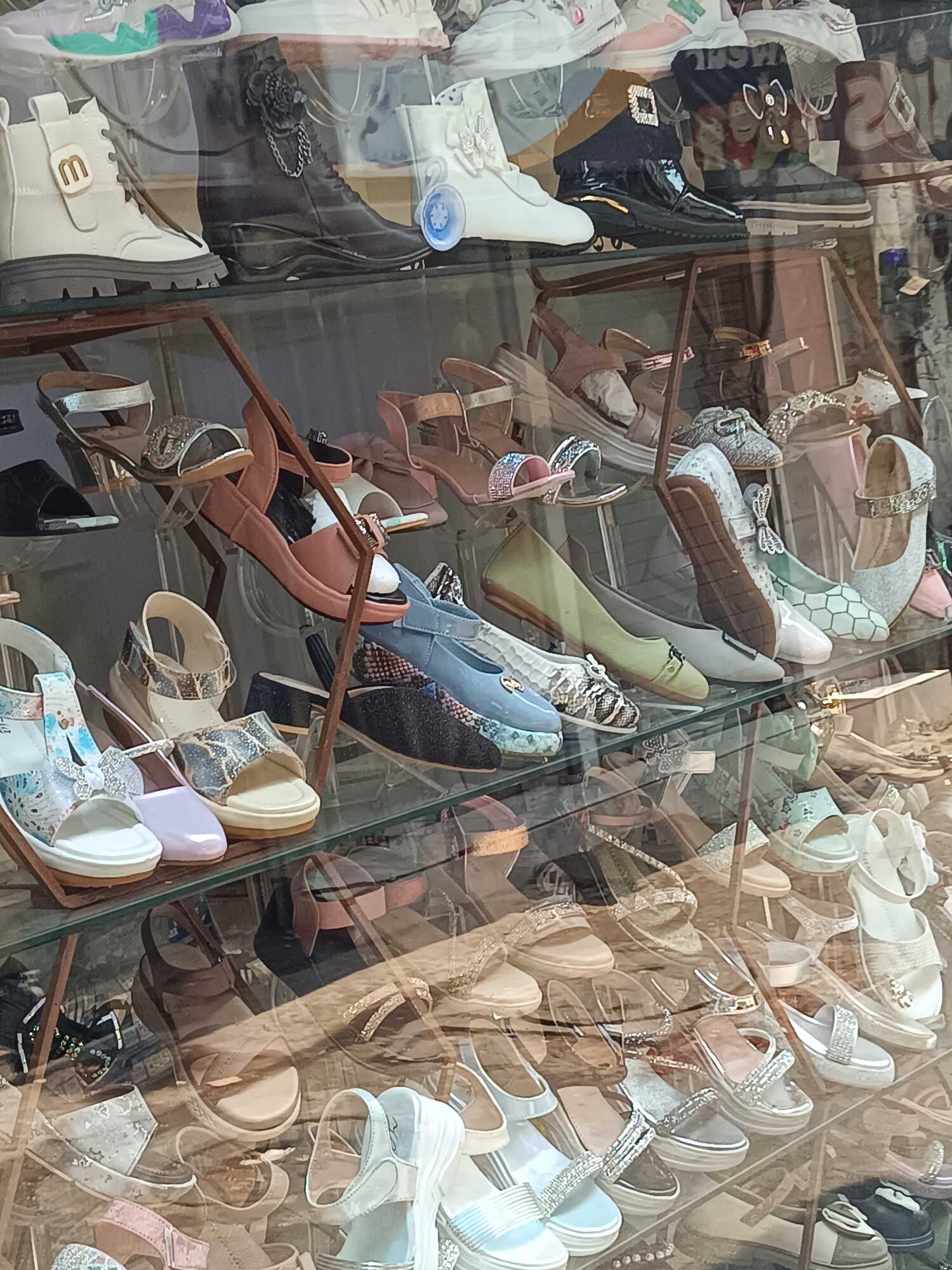 Mumbai Shoe Shops In Lokhandwala Market Converse Shoes Store In
