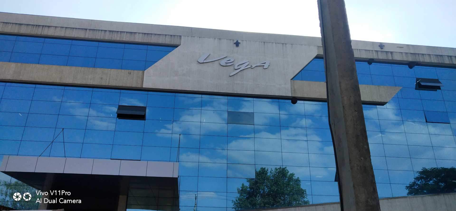 Vega Off Road Dv Ranger White Base With Gold Graphic Off Road