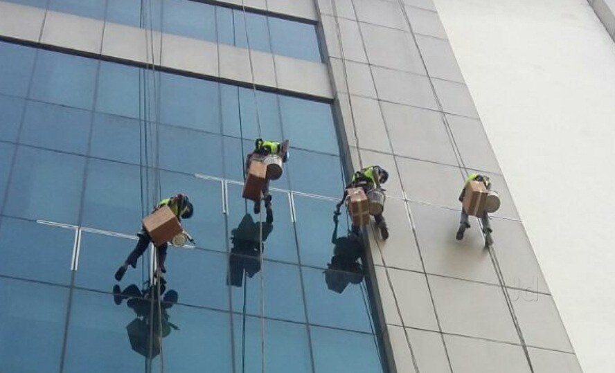 Top 100 Cleaning Services For Glass Building in Chennai क्लीनिंग
