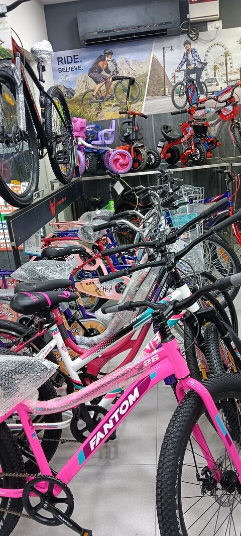 Cycle showroom in discount velachery