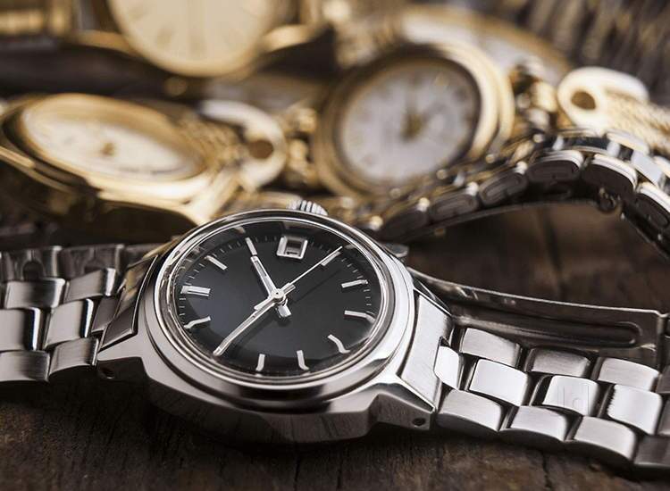 Victorinox Maverick Quartz Watch in Boudh Dealers, Manufacturers