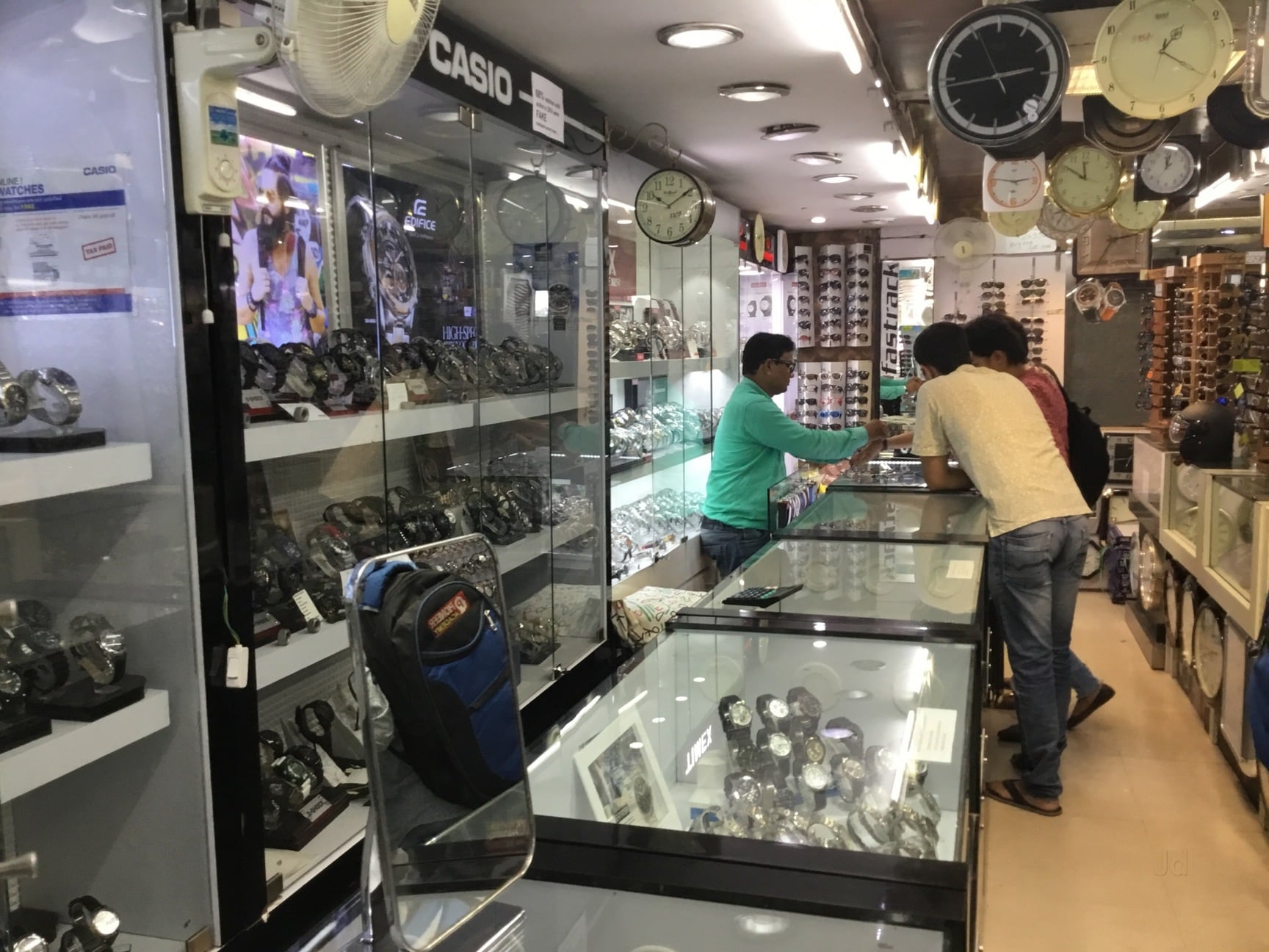 Hotel Kalinga Vans Store Town Center Mall Kamla Nagar Vans