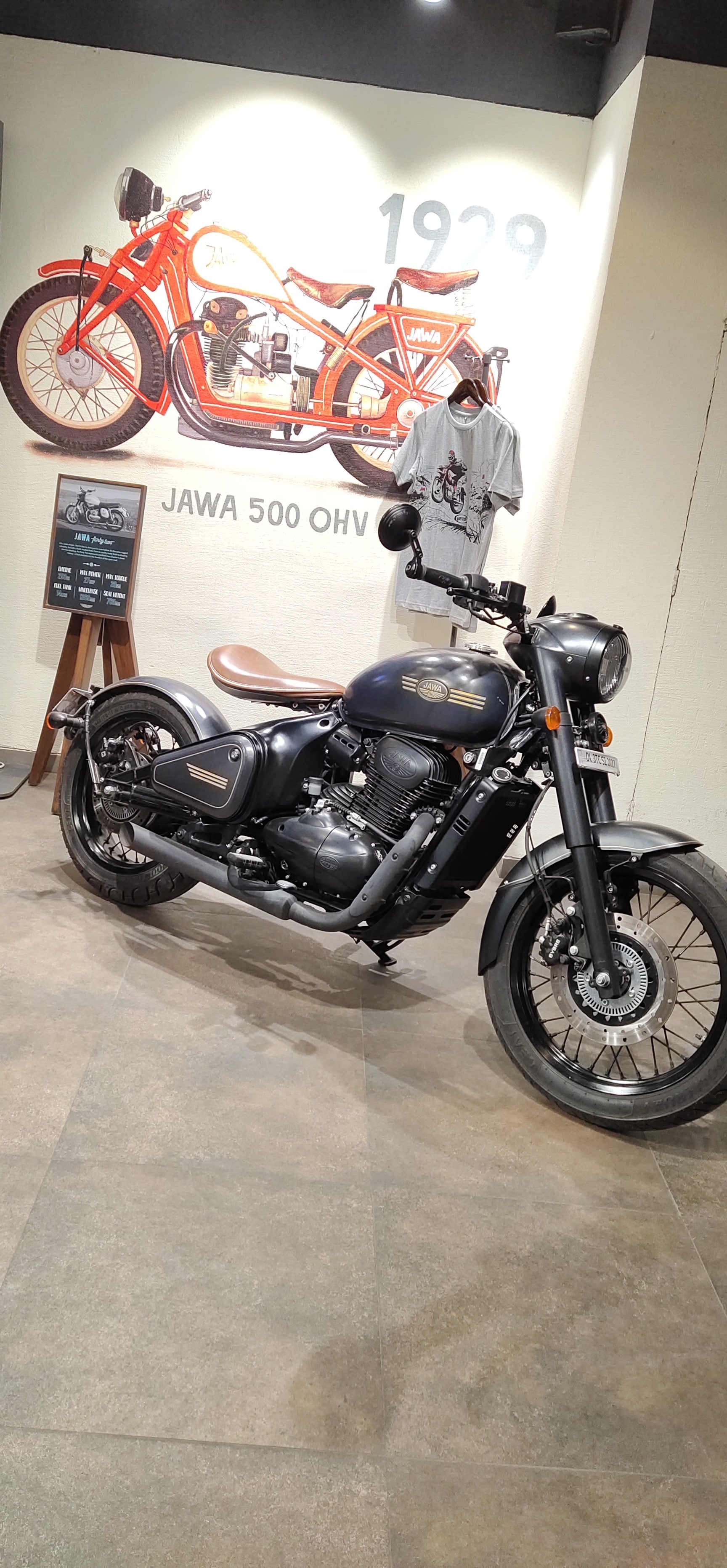 royal enfield showroom in select citywalk