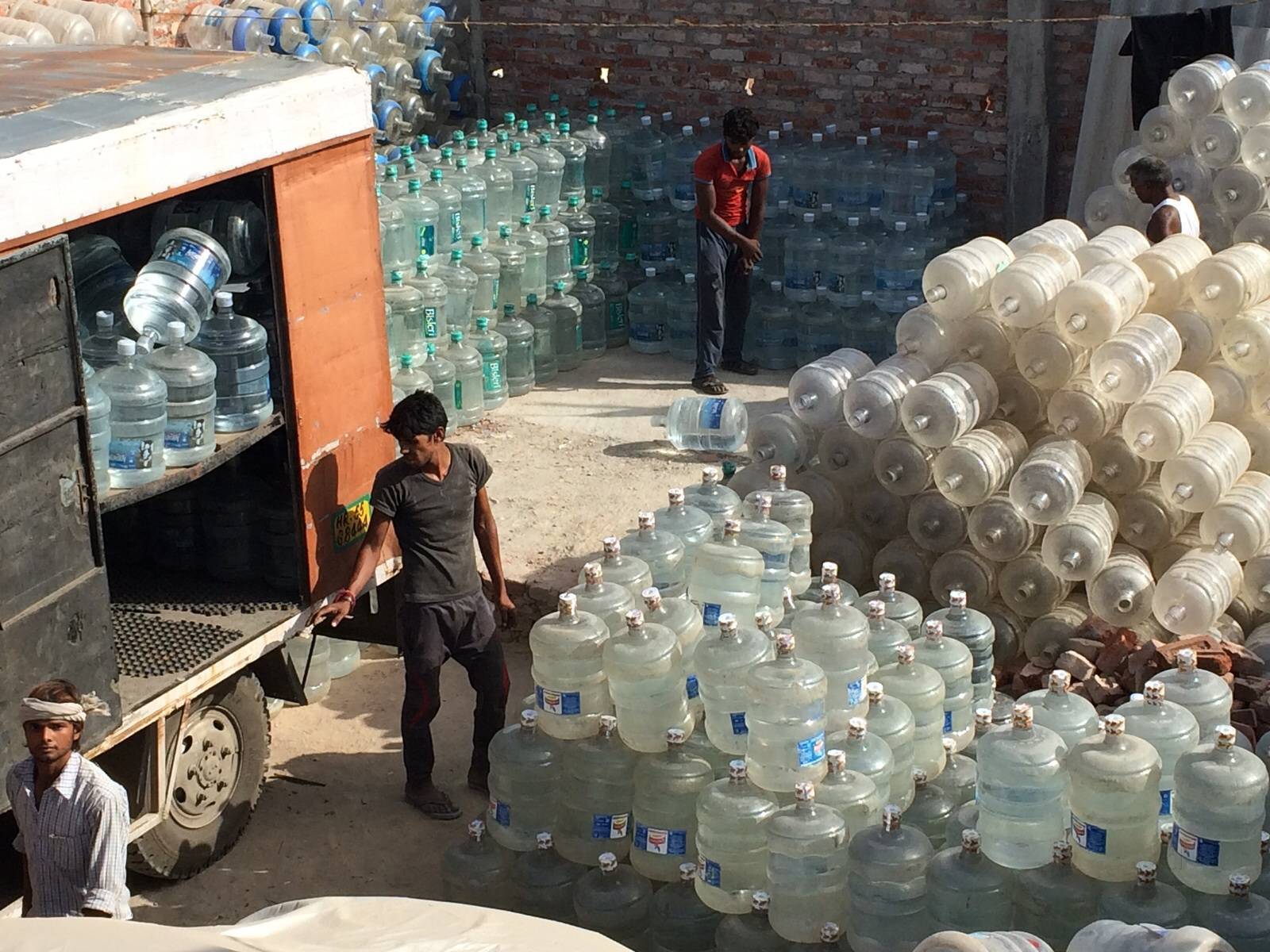 Top Foster Mineral Water Distributors in Delhi मिनरल वाटर