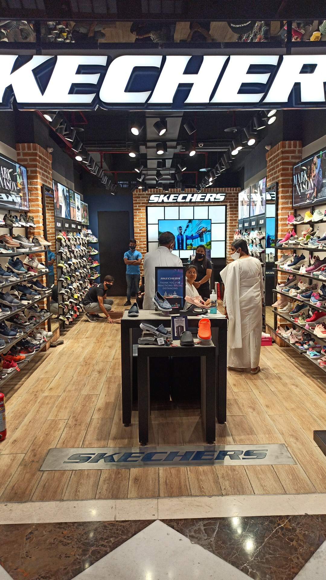 nike outlet in the promenade
