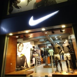 near me nike shop