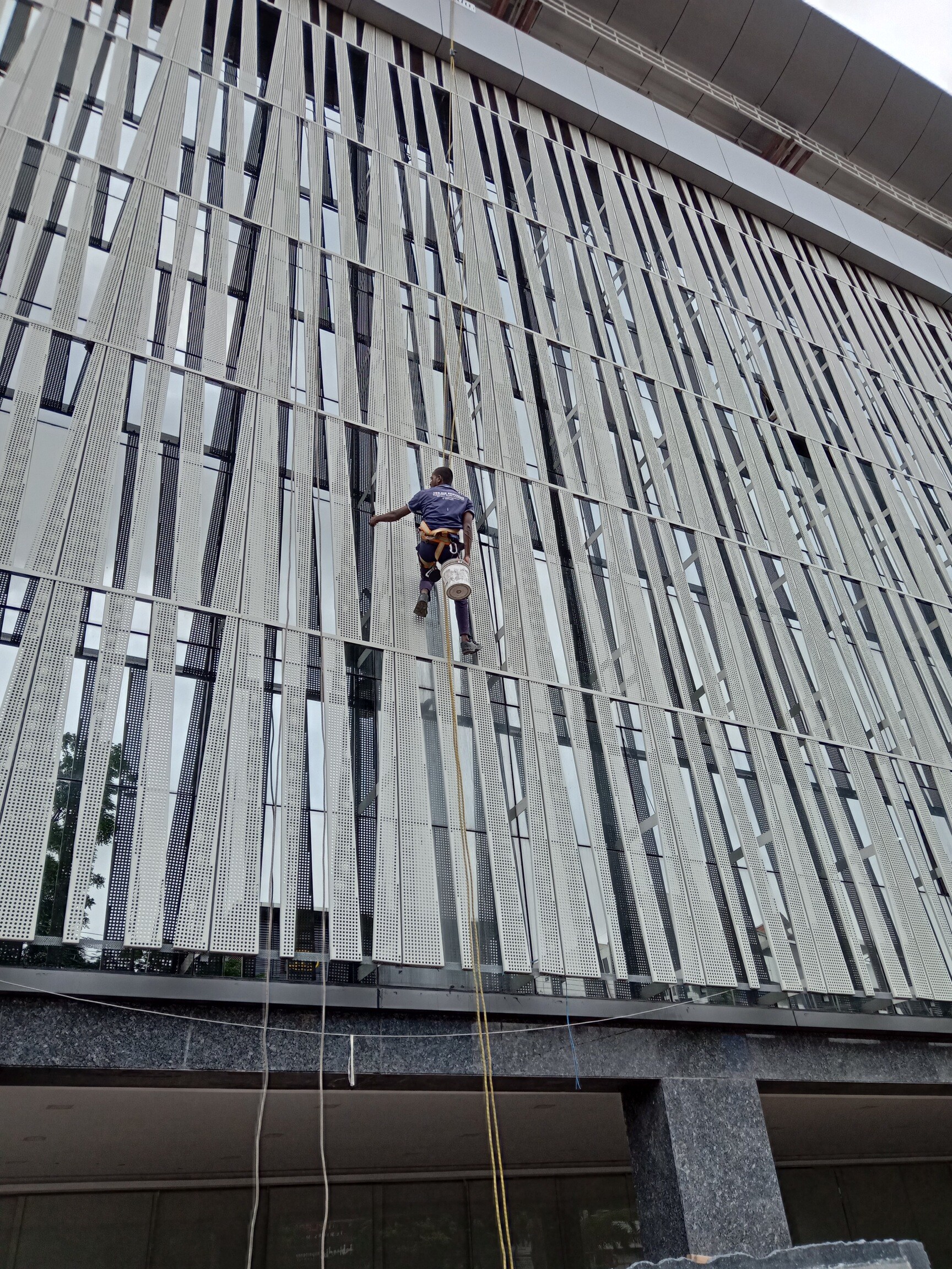 Top 10 Facade Glass Cleaning Services in Hyderabad Best Facade