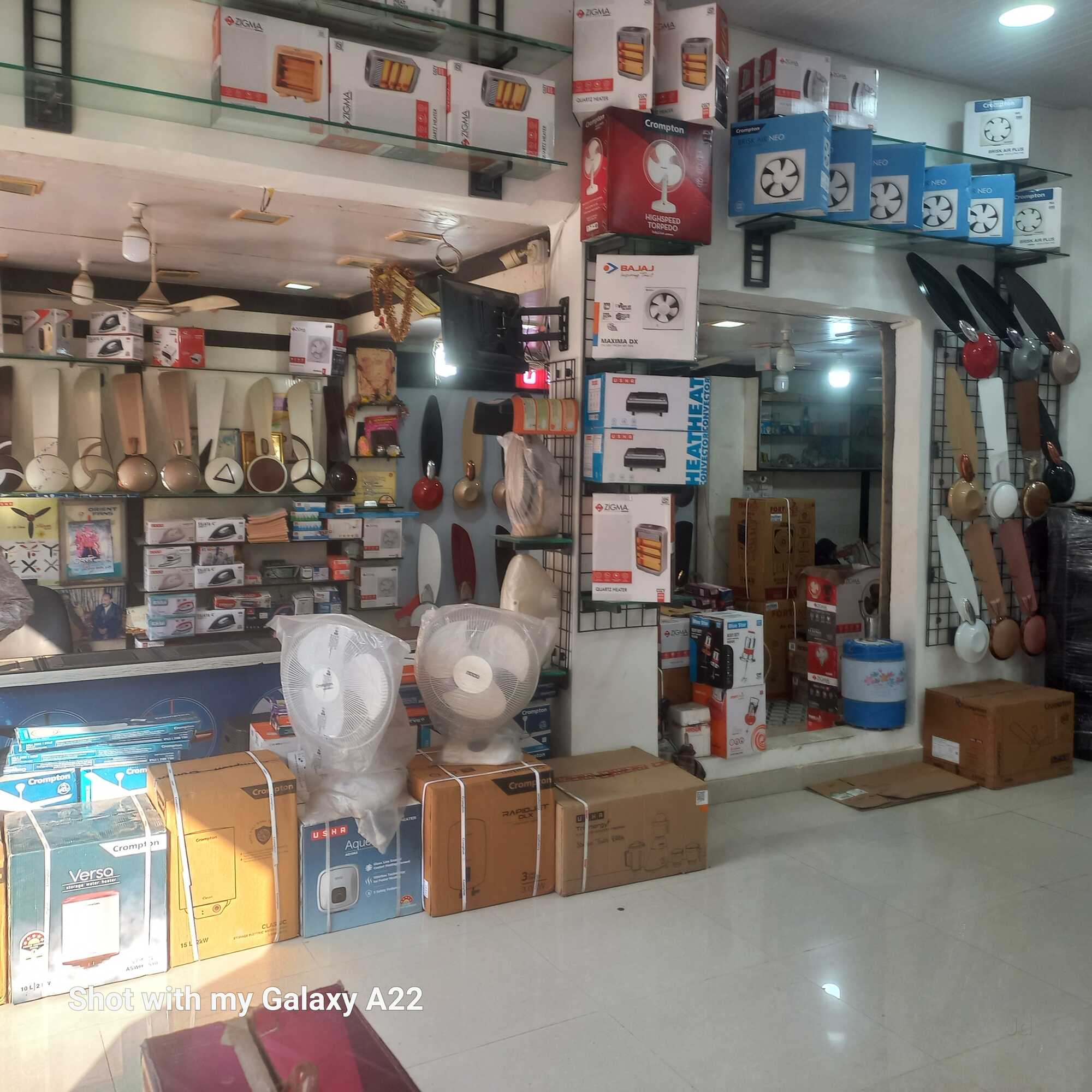 Deluxe Mixer Grinder in Indore Powerful, Efficient Versatile