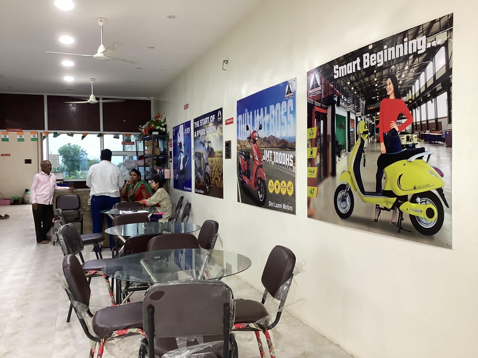 Shree Laxmi Motors in Parola,Jalgaon - Battery Operated Scooter