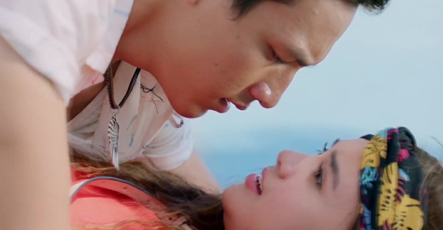 Watch One Fine Day Full Movie Online In Hd Find Where To Watch It Online On Justdial