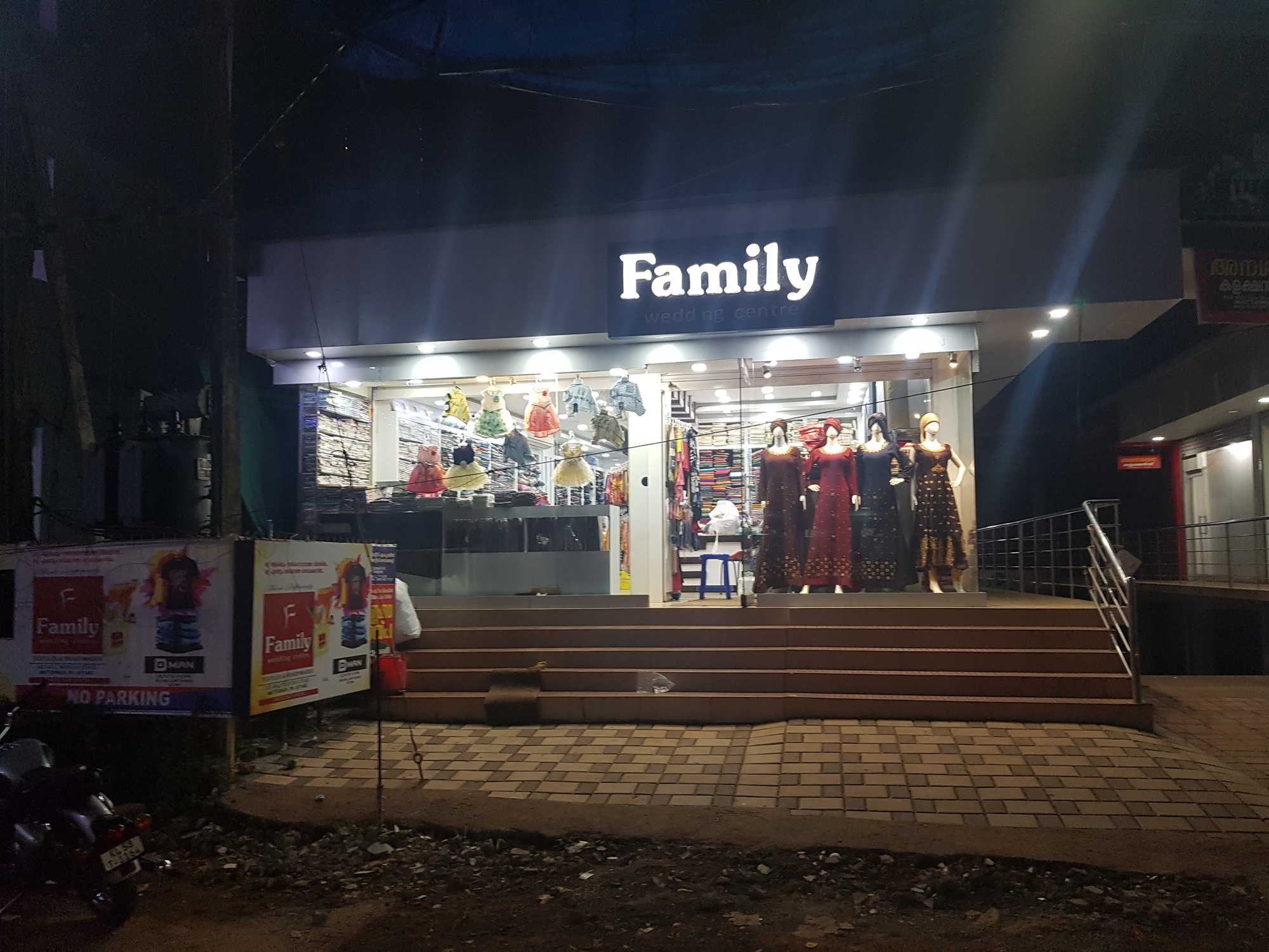 Aggregate 125+ kalyan sarees kannur phone number latest vietkidsiq.edu.vn