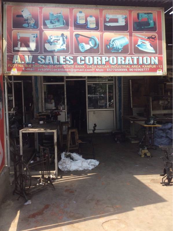 Deluxe Classic Sewing Machine in Kanpur - Dealers, Manufacturers