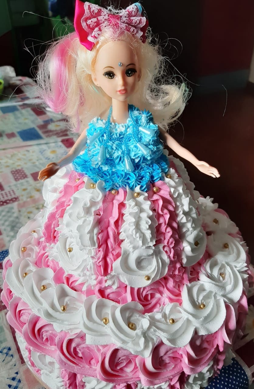 Discover 102+ mio amore barbie cake kidsdream.edu.vn