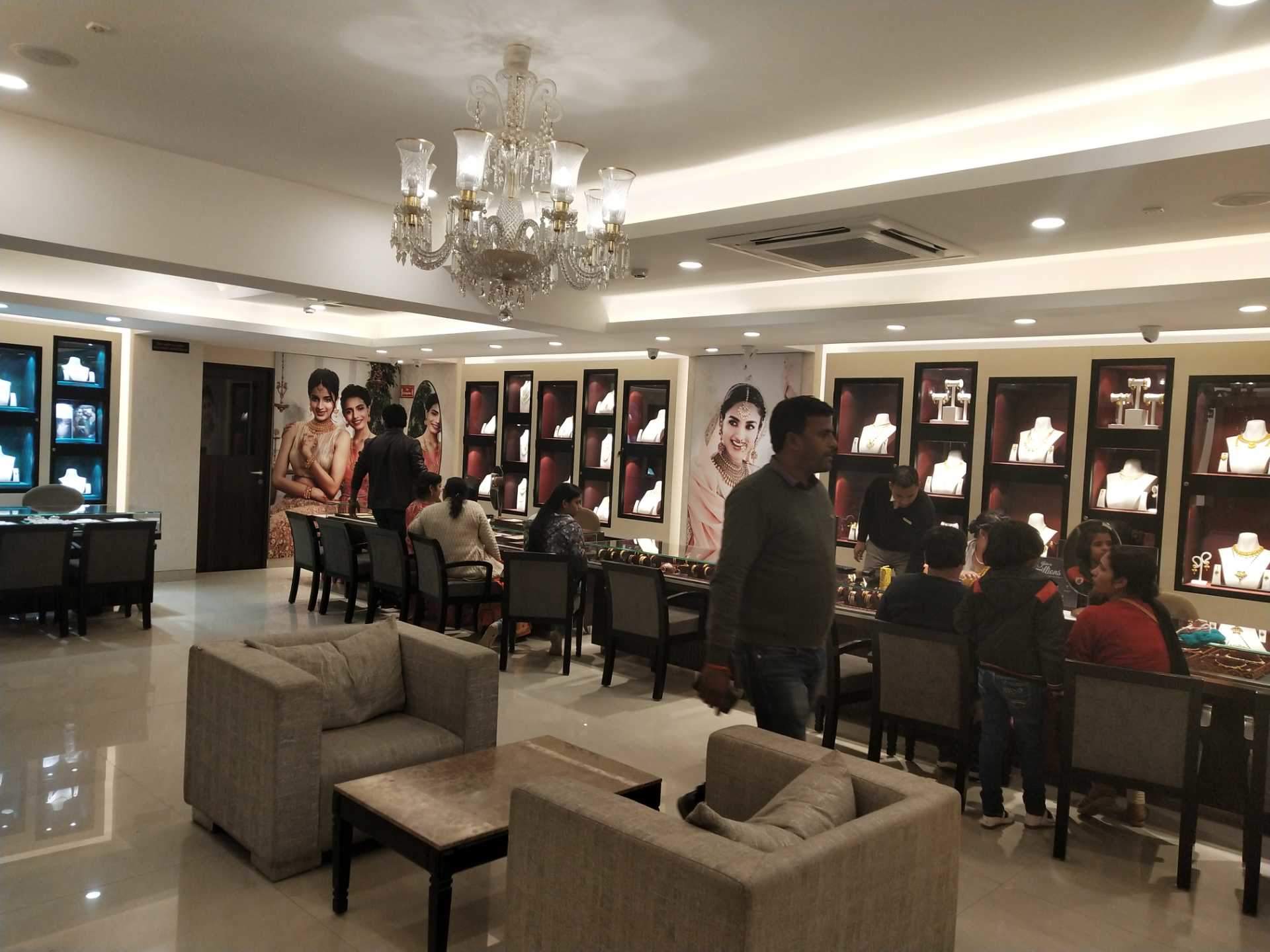 caratlane boring road