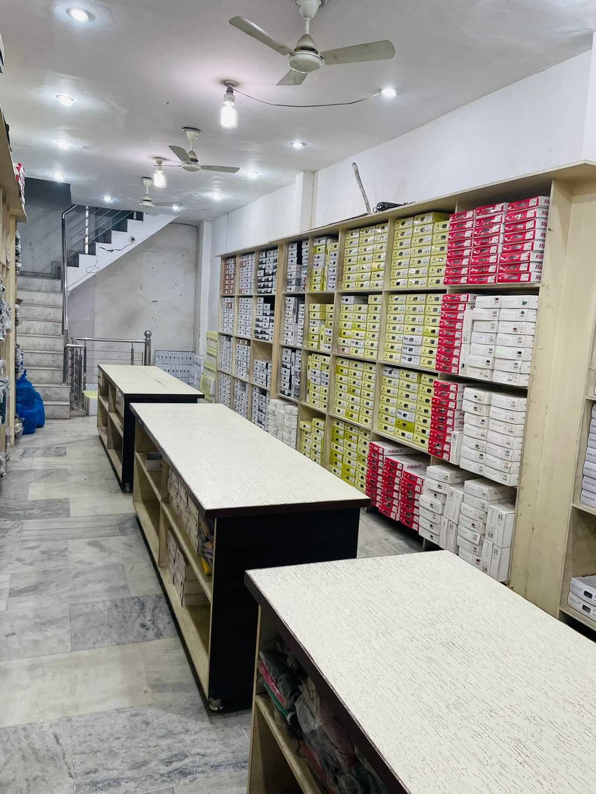Top Cantabil Men Readymade Garment Retailers in New Shimlapuri Best