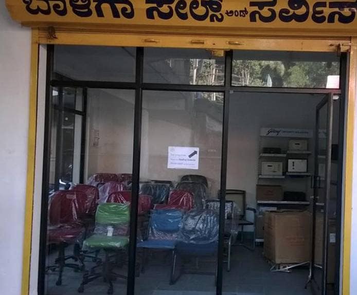 White Arm Rest Work Station Chair in Mangalore - Dealers