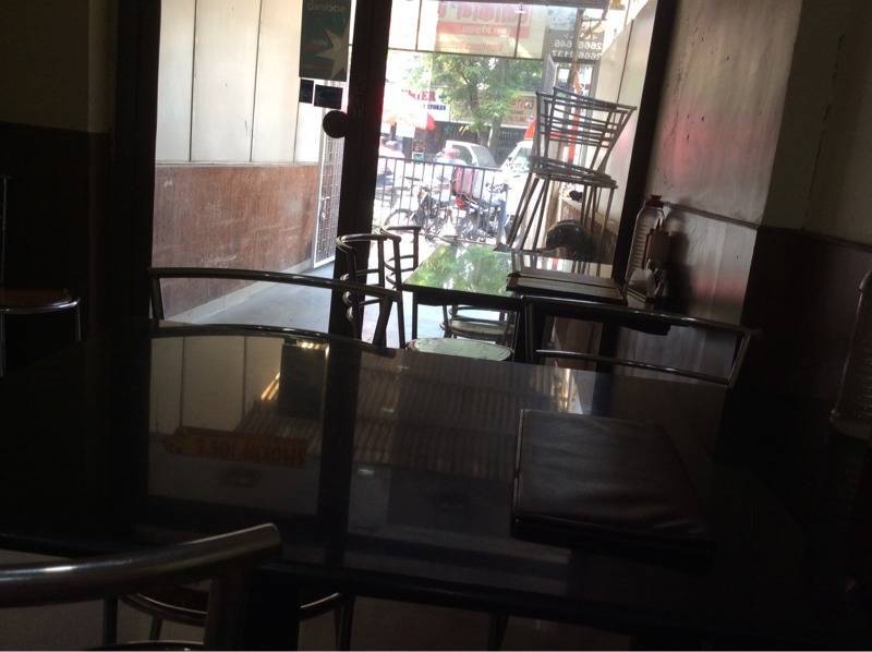 Find list of Smokin' Joe's Pizza Outlets in Juhu NagarVashi Smokin