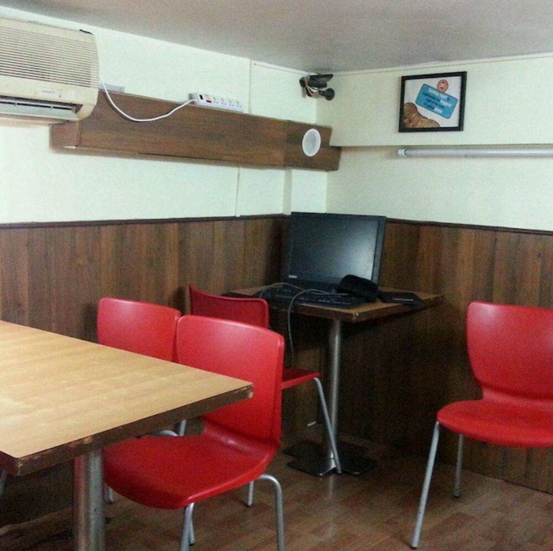 Find list of Smokin' Joe's Pizza Outlets in Juhu NagarVashi Smokin