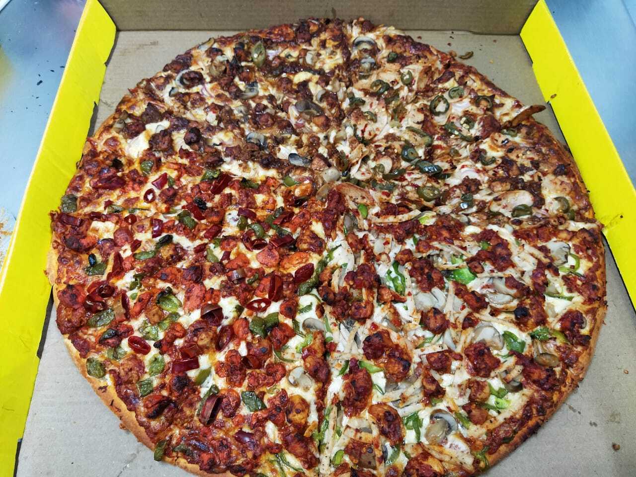 Find list of Smokin' Joe's Pizza Outlets in Dadar West Smokin' Joe's