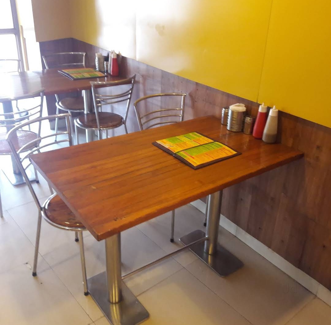 Find list of Smokin' Joe's Pizza Outlets in Juhu NagarVashi Smokin