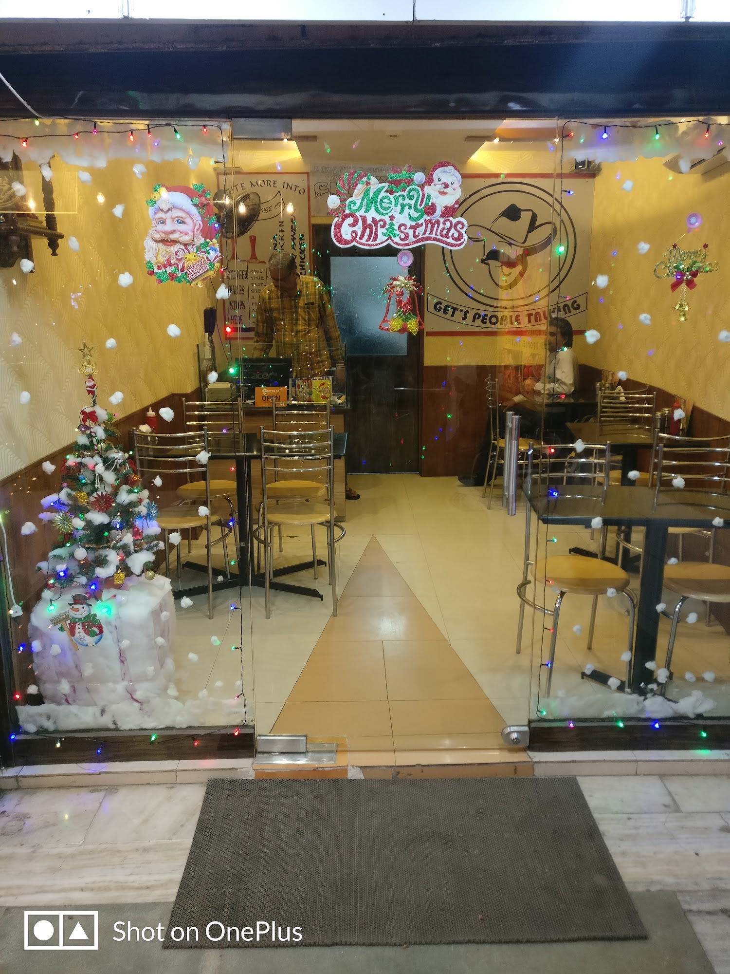 Find list of Smokin' Joe's Pizza Outlets in Juhu NagarVashi Smokin