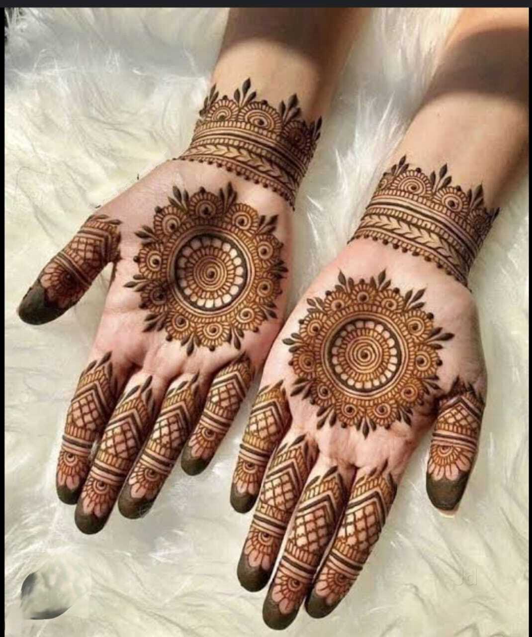 Hayat Mehendi Artist in Bandra West,Mumbai - Best Mehendi ...
