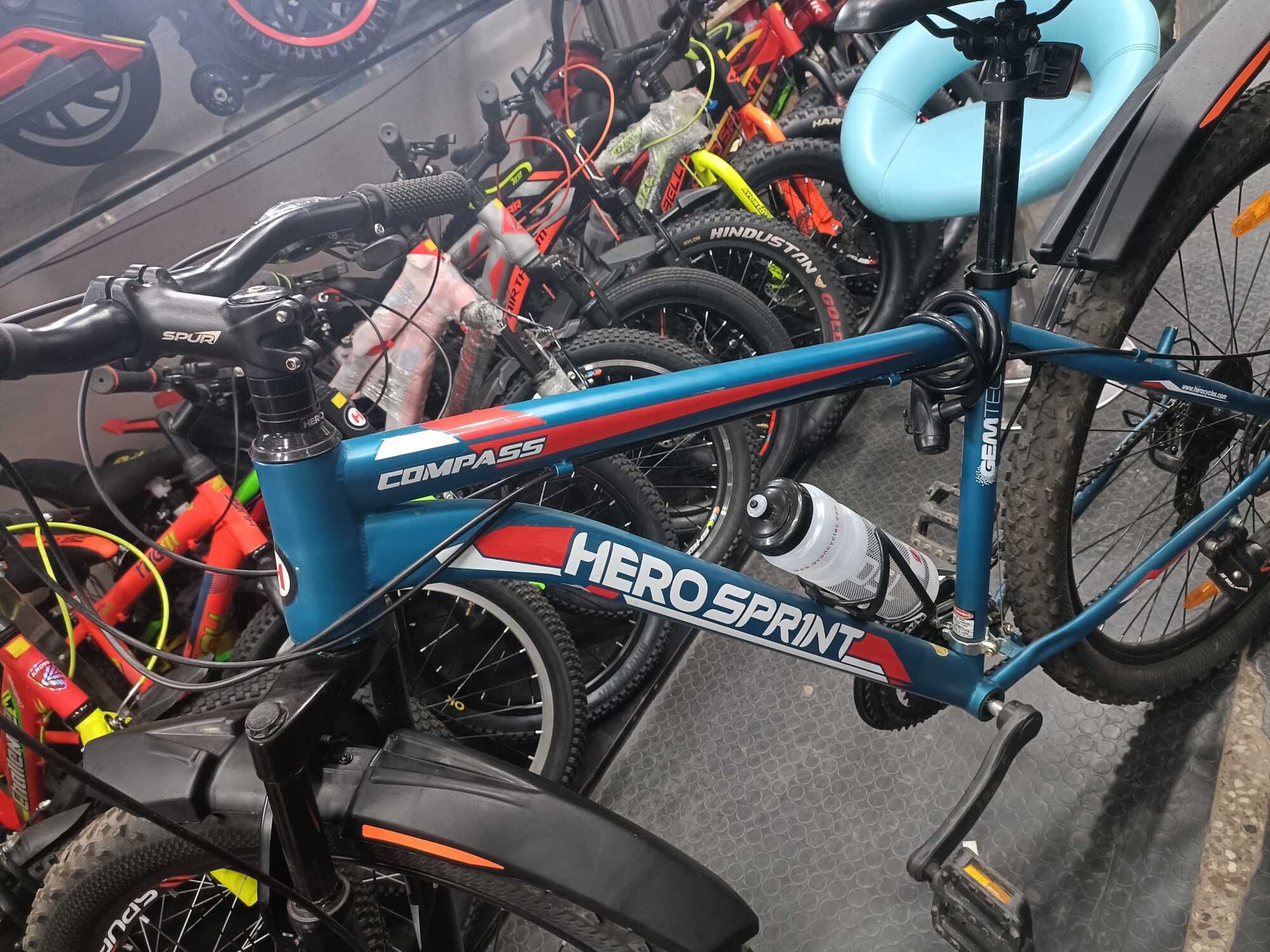 Hercules Geolander 61 cm (24) Male Bicycle White Red in Mysore - Main Image