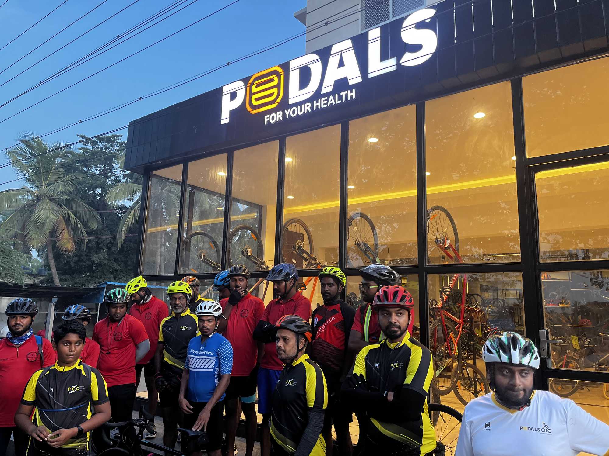 Hercules Roadeo 1FG318G0A36000A Boys Bicycle (Acid Red, Blue