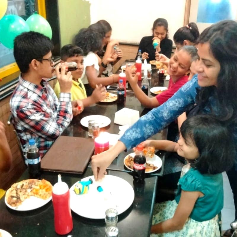 Find list of Smokin' Joe's Pizza Outlets in Juhu NagarVashi Smokin