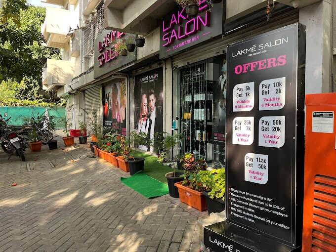 Find list of Lakme Salon in Girvi Satara, Phaltan near me Justdial