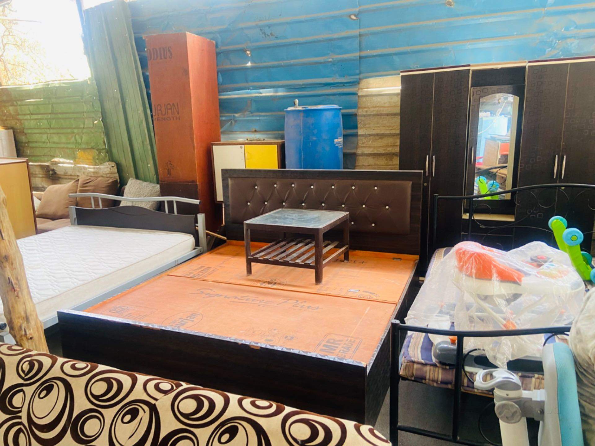 Catalogue Old Furniture Center (R K Old Furniture) in Aundh , Pune