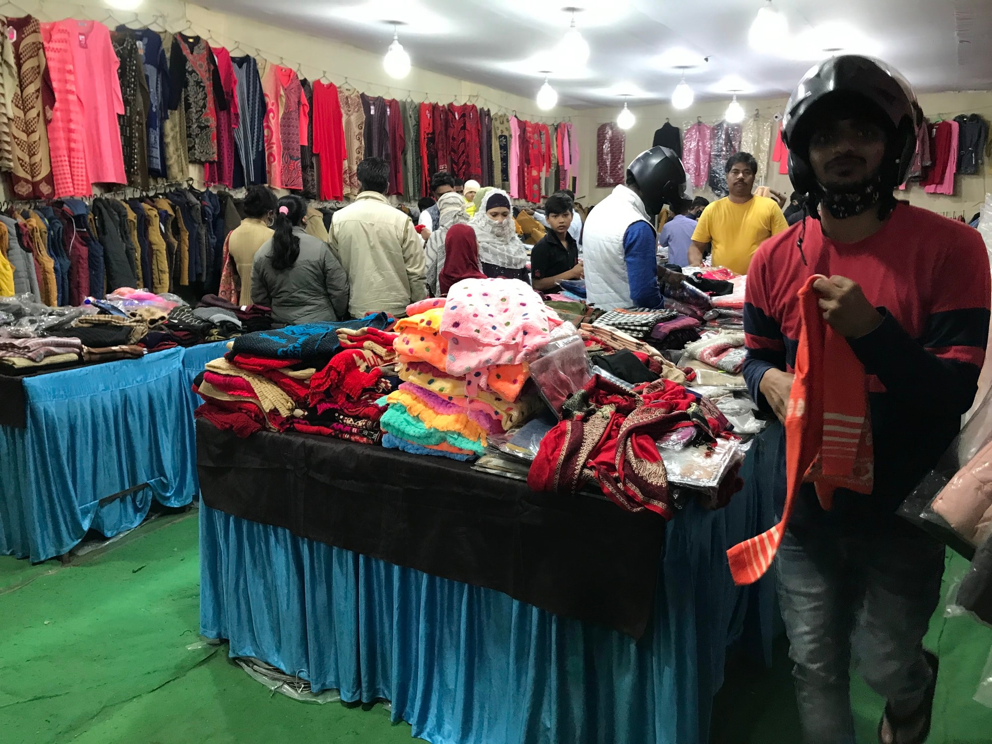 Down Jacket in Darjeeling - Cozy, Warm, and Stylish - Justdial
