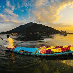 House Boat Taj Mahal in Dal Lake,Srinagar - Best House Boats On ...