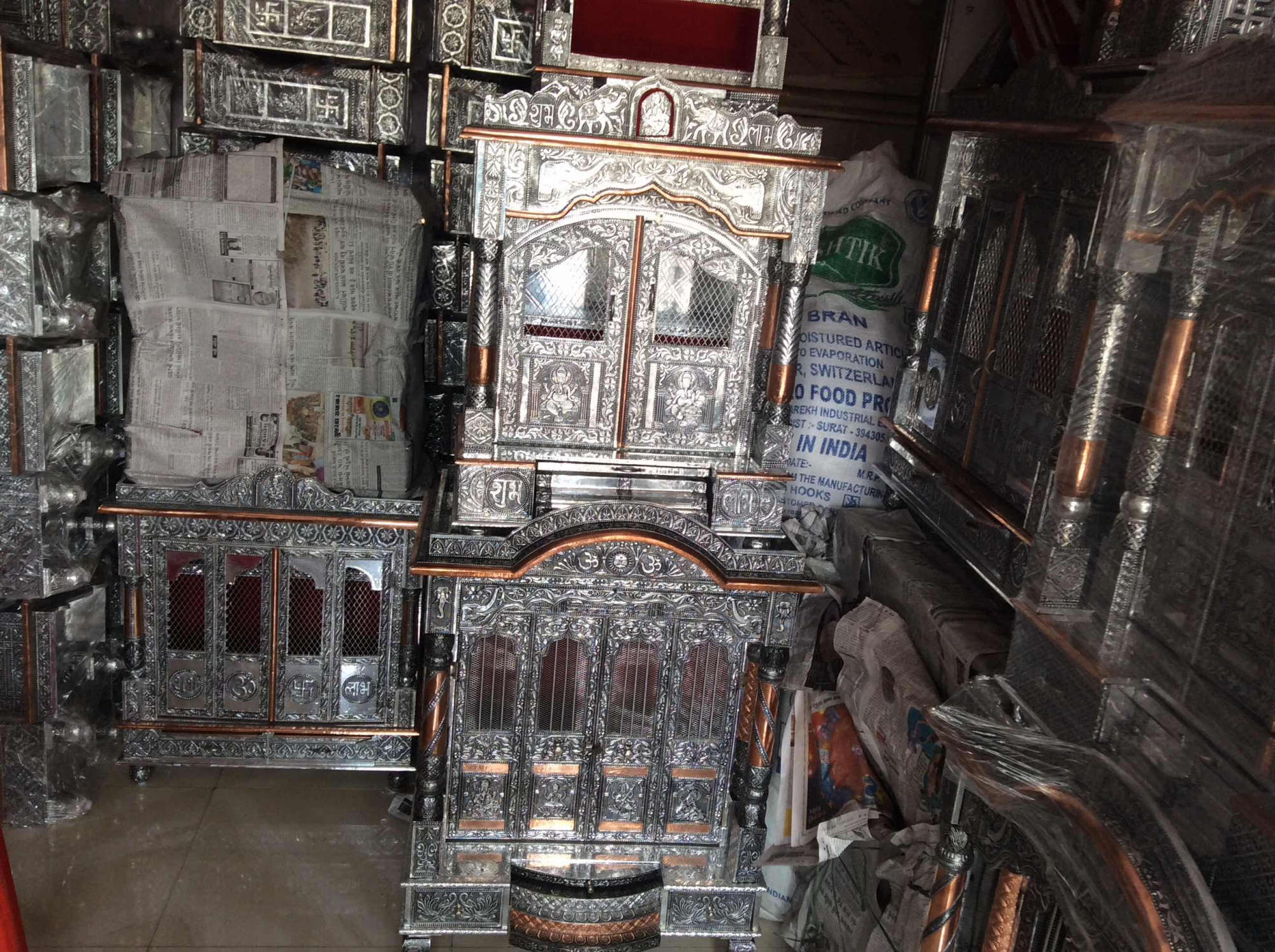 Shree Pavanputra Handicraft Katargam Furniture Dealers In Surat