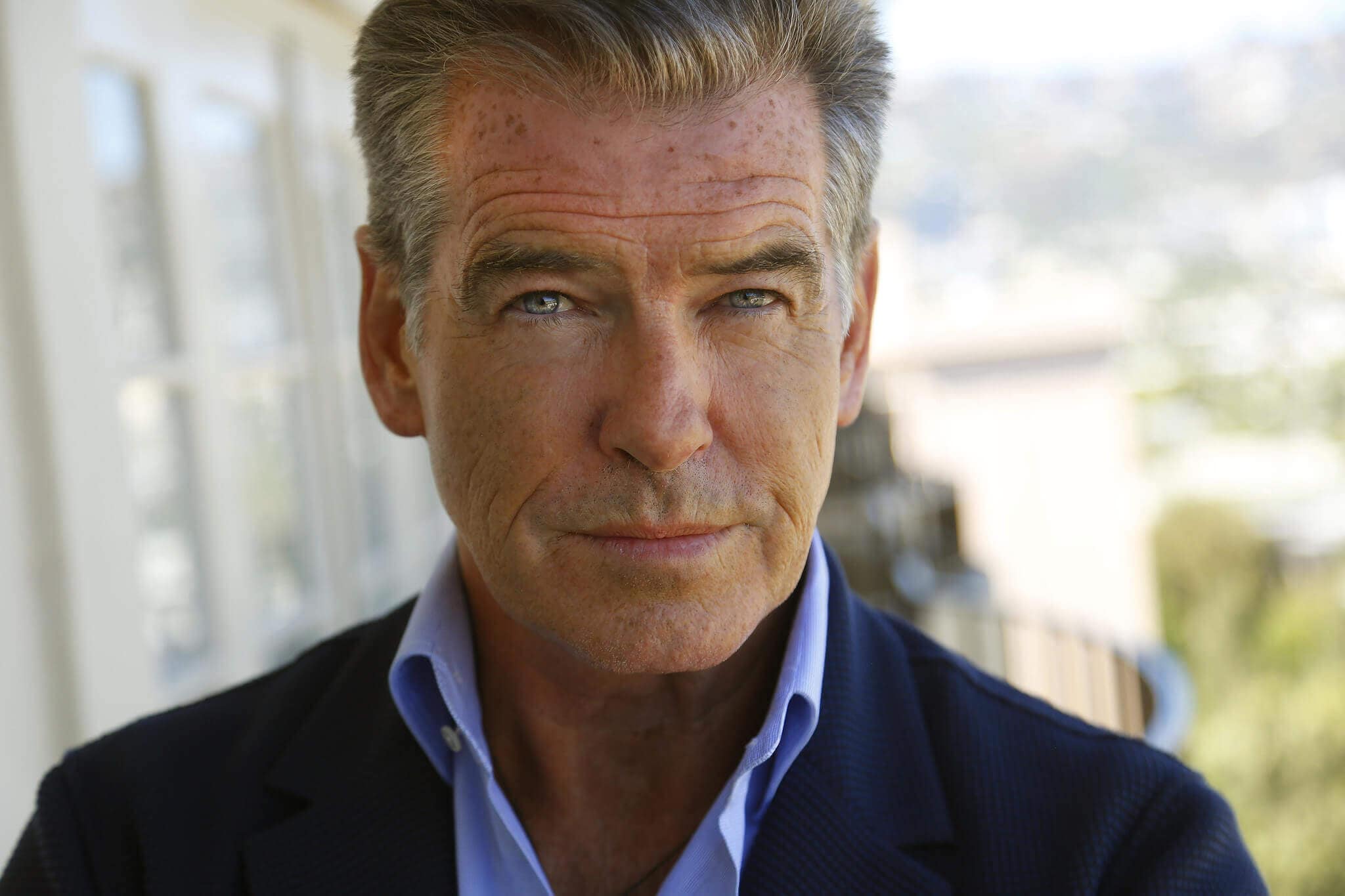 Pierce Brosnans big wife surprised Web users by choosing her outfit Pierce Brosnans big wife surprised Web users by choosing her outfit