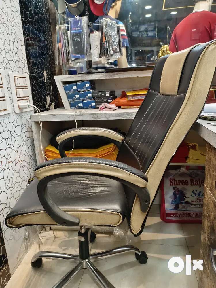 Salon Chair Comfortable Chair for Salon Services in Kolhapur at