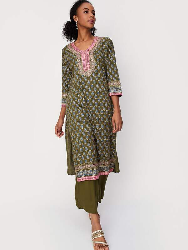 tail cut dress with price Tail Cut Party Wear Floral Printed Kurti in Chiffon, V Neck, S-XXL, Half  Sleeves, 40 inches in Mumbai at best price by Tanishka Fashion