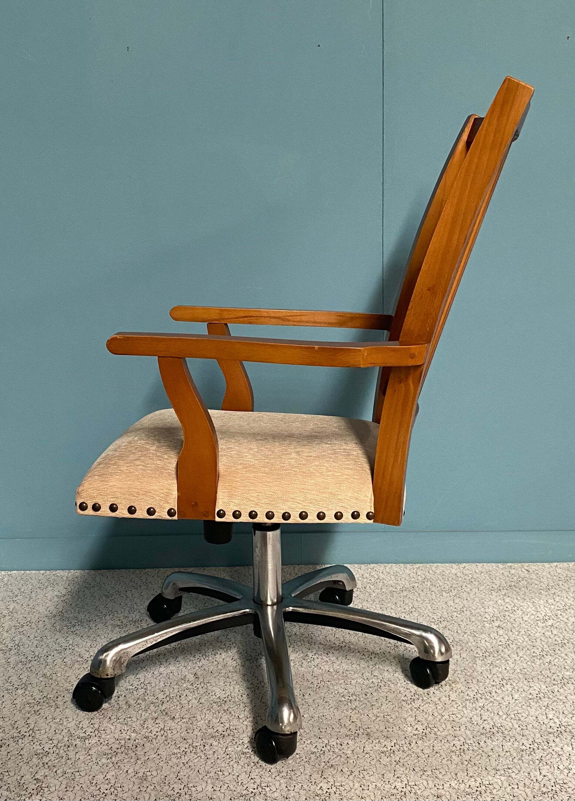 Wood and Leather Office Chair with Adjustable Arms, 600x600x900mm
