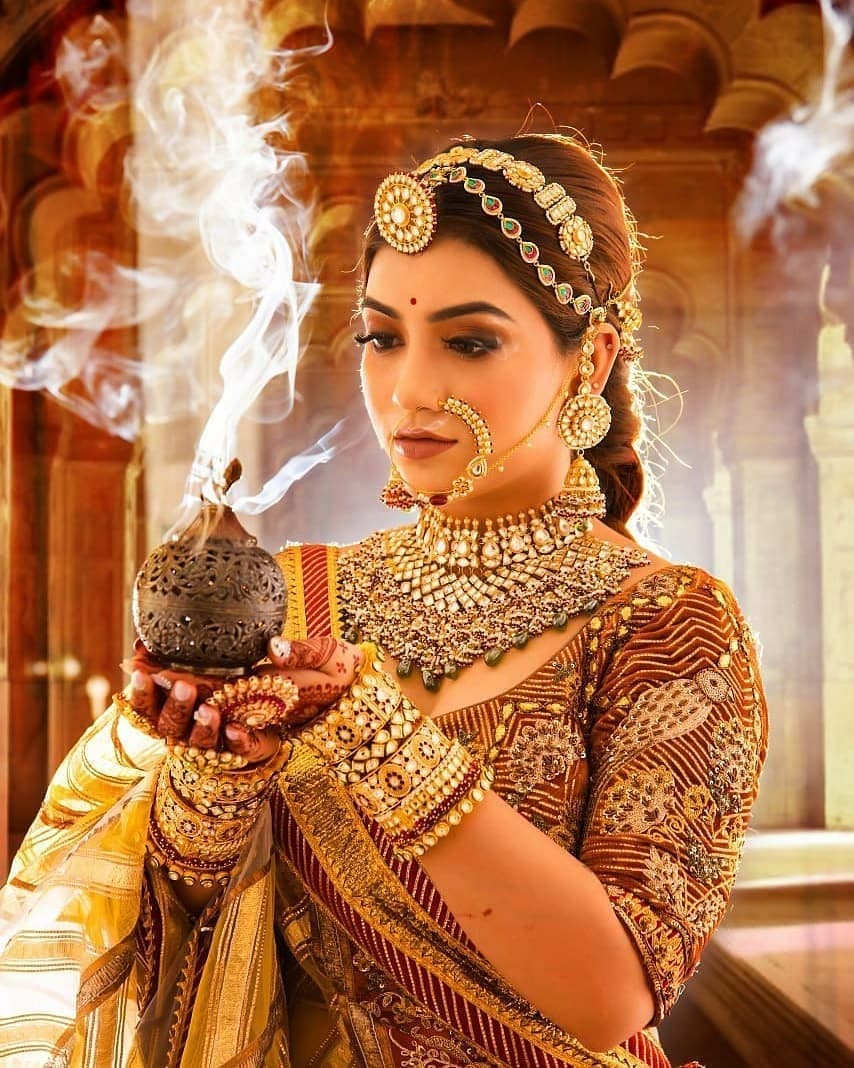 Close up of a traditional Indian bridal necklace and earrings.