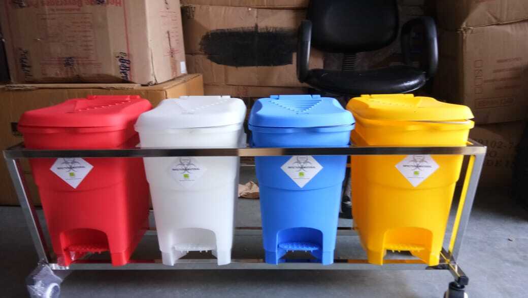 240L Rubber Garbage Bin Trolley with 300 kg Load Capacity and