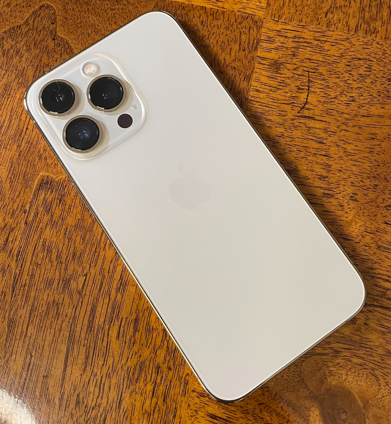 Apple iPhone 13 Pro with 6.7 in Super AMOLED Display, 256 GB