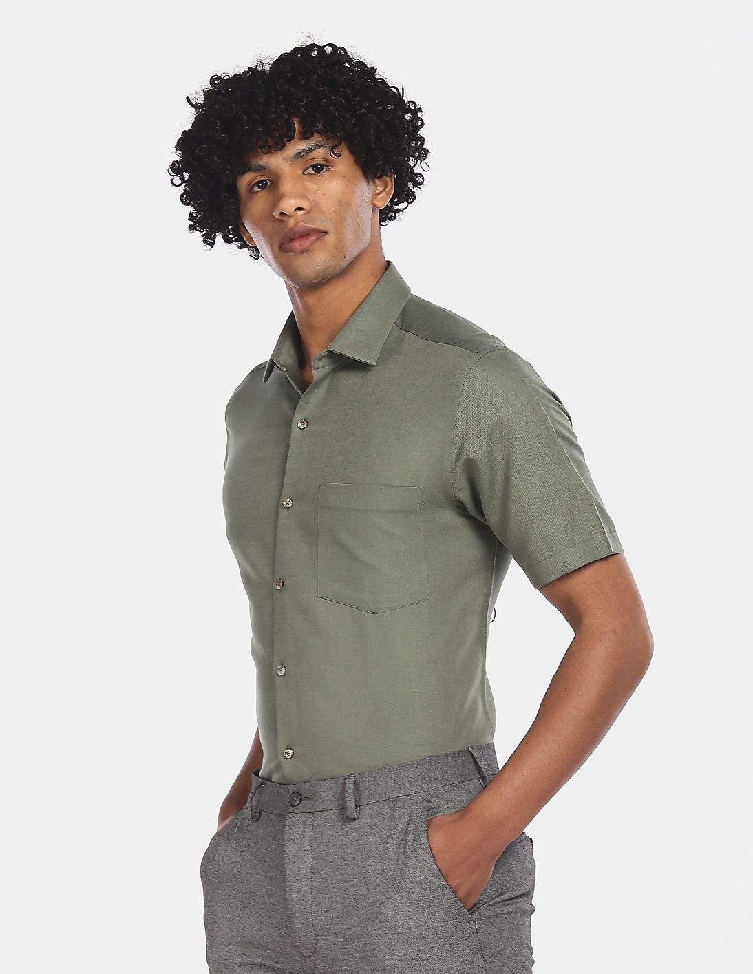 ARROW Regular Fit Textured Men's Formal Shirt (Olive, PNUNCXZMJUE