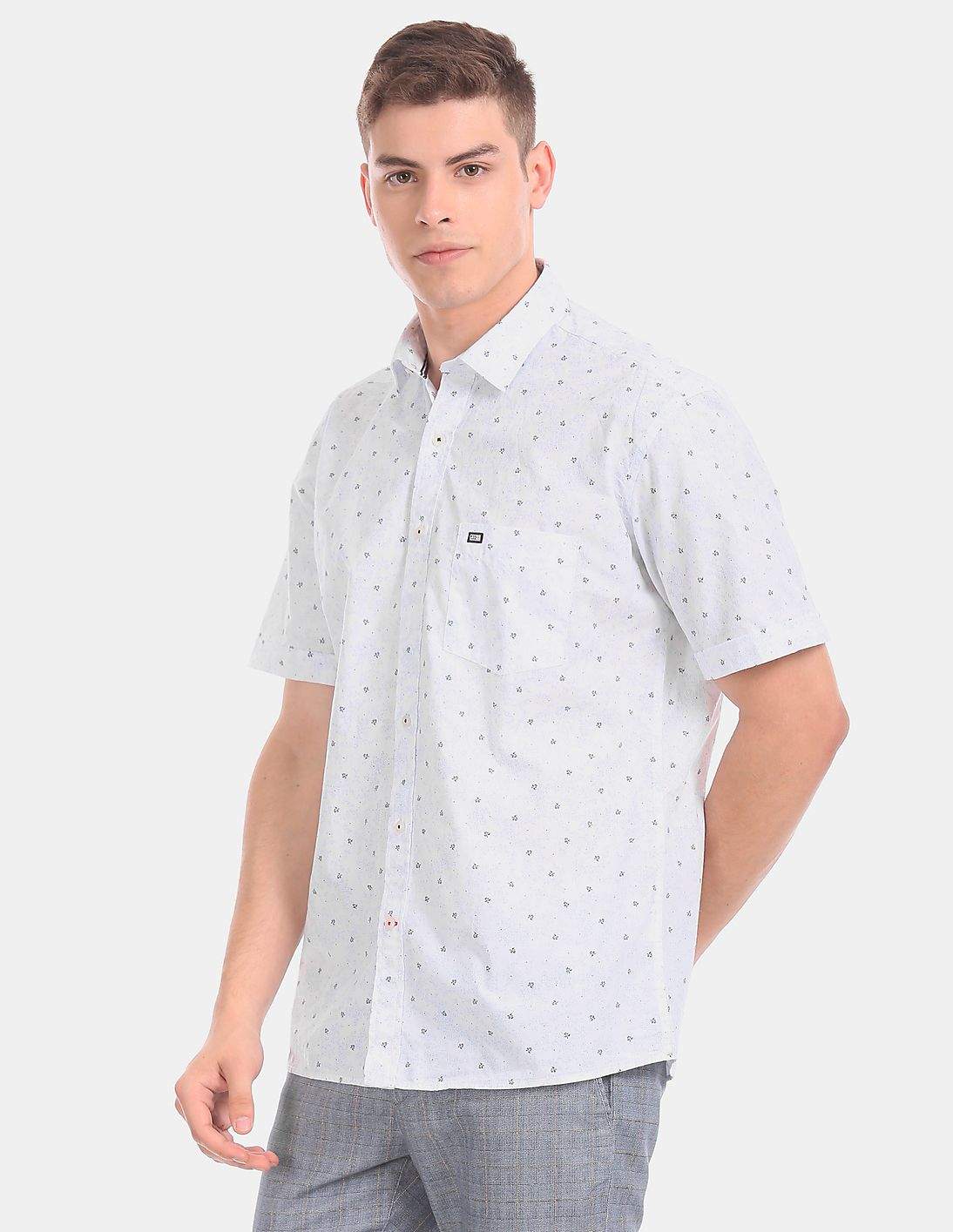 arrow short sleeve white dress shirt Yiaimeir Men's Short Sleeve Shirts Casual Button-Down Shirt with Modern Arrow Print, Adult Unisex, Size: Large