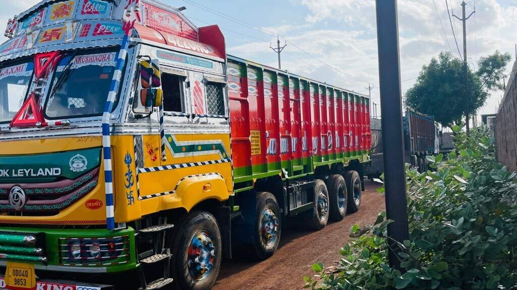 Ashok Leyland 4220 HG yellow & orange in RaipurChhattisgarh at best