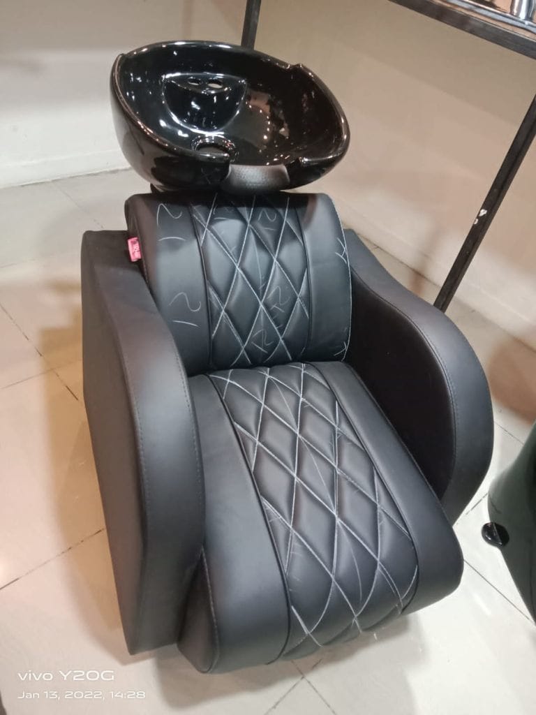 Black PU Leather Shampoo Salon Chair in Kolhapur at ₹ 23,000 Pc