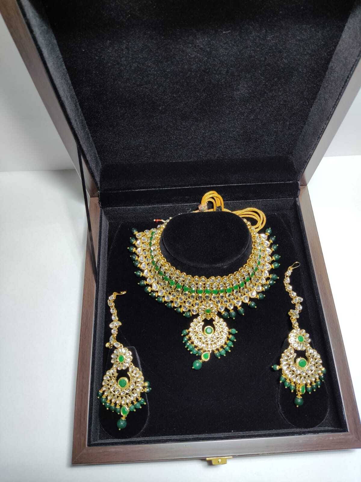 Brown Series Choker Box in Delhi at ₹ 1,400 Pc by Designer